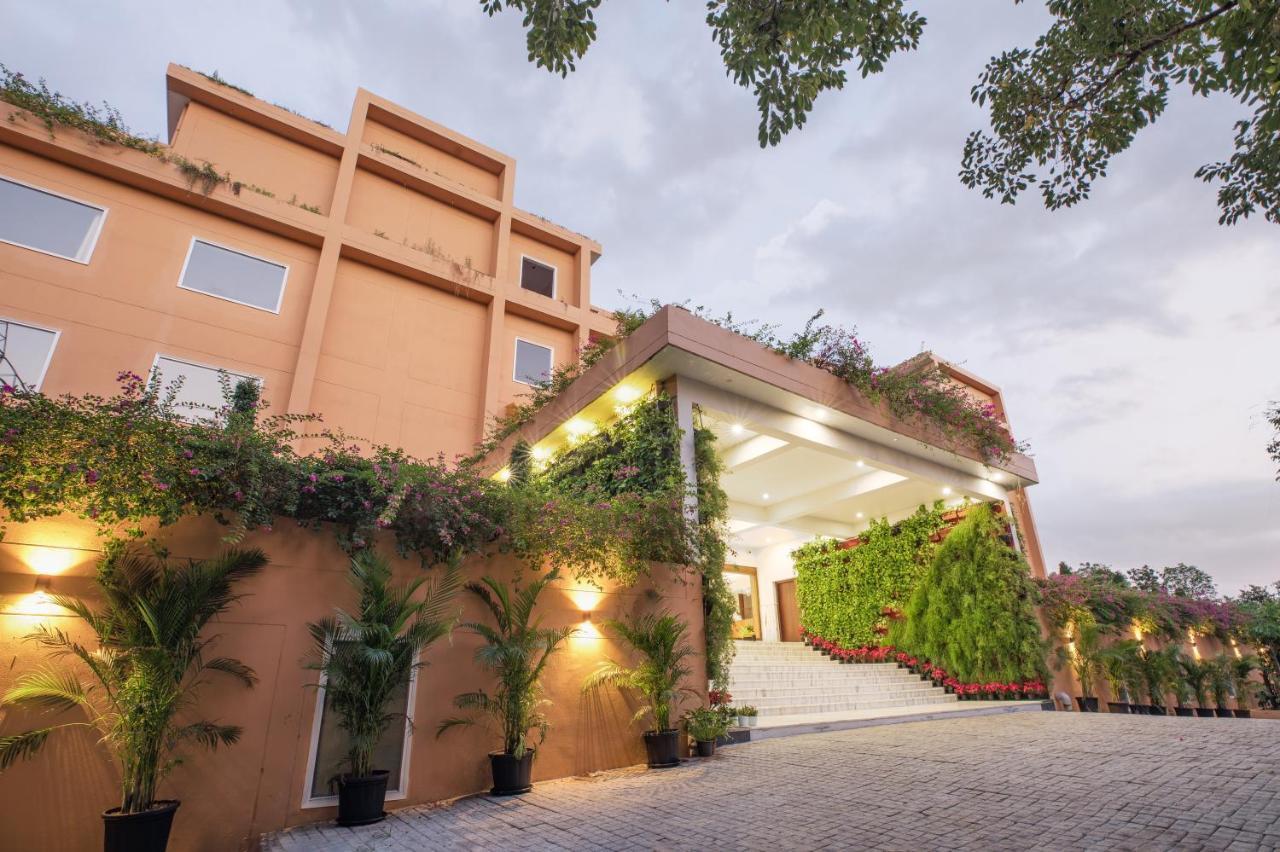 The Lalita Grand Mathura- Vrindavan Bagian luar foto