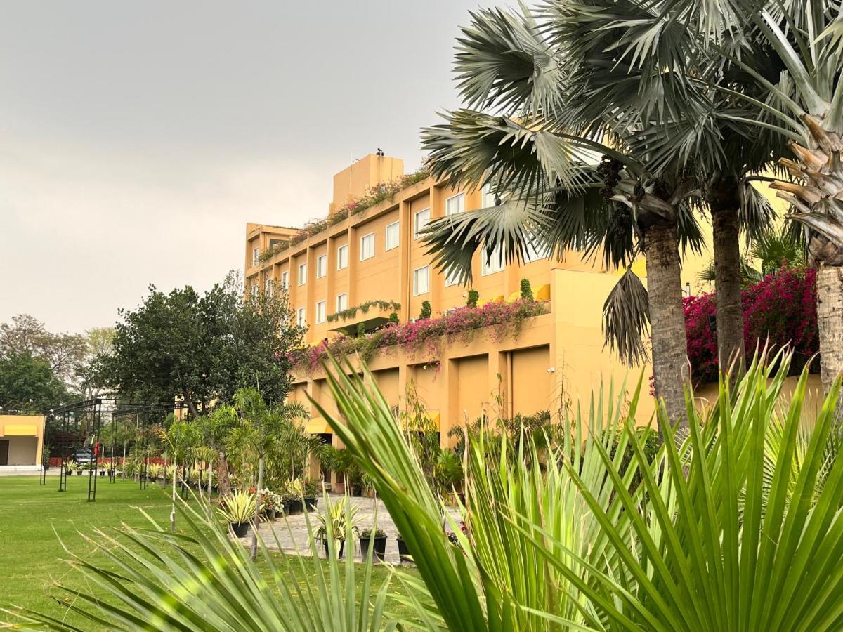 The Lalita Grand Mathura- Vrindavan Bagian luar foto